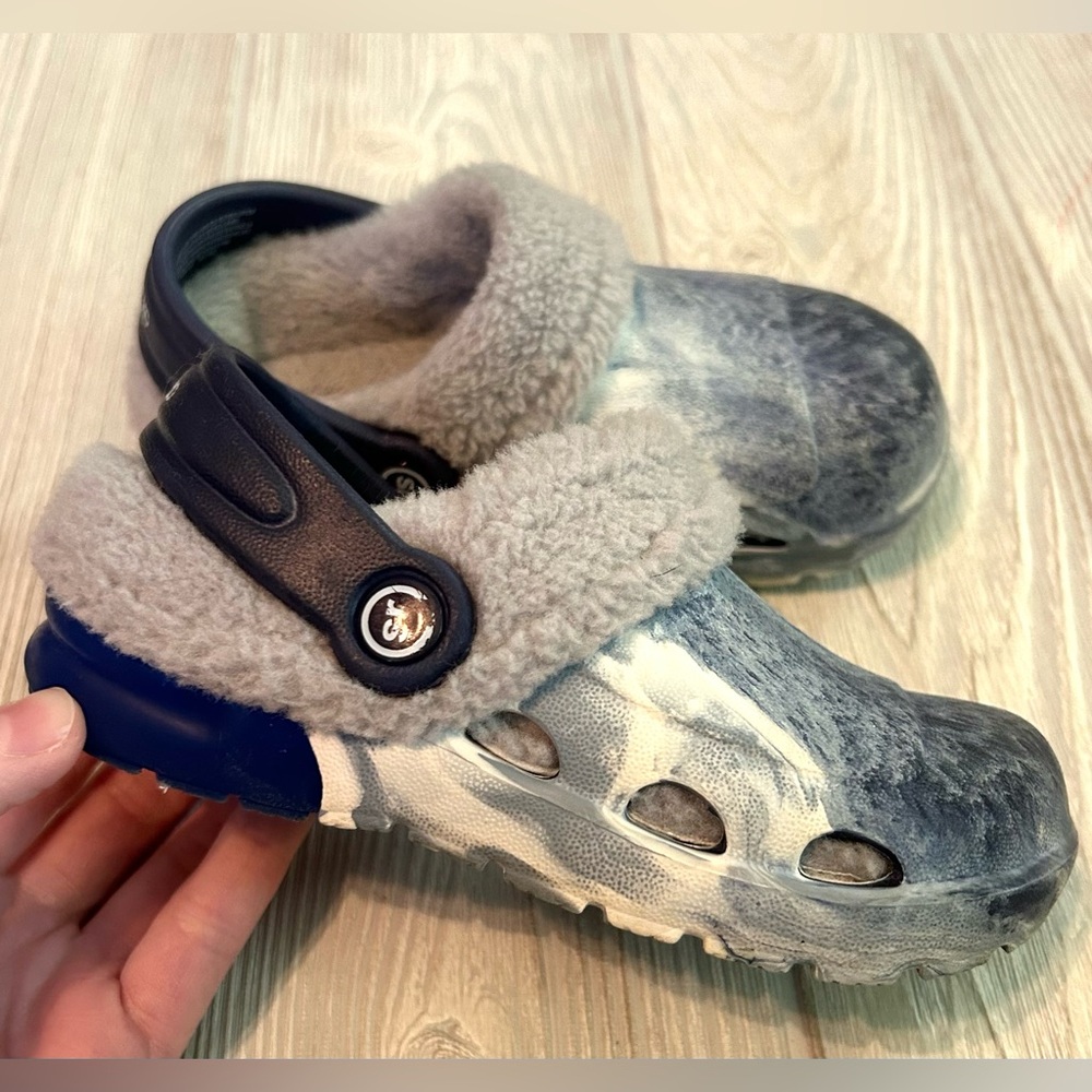 Stride rite blue and white fur lined shoes toddler size 7-8